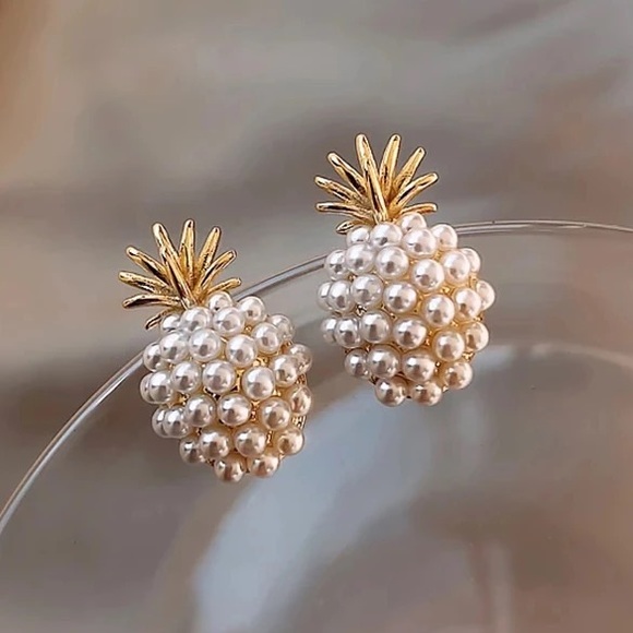 Pineapple Pearl Earrings - Picture 2 of 2
